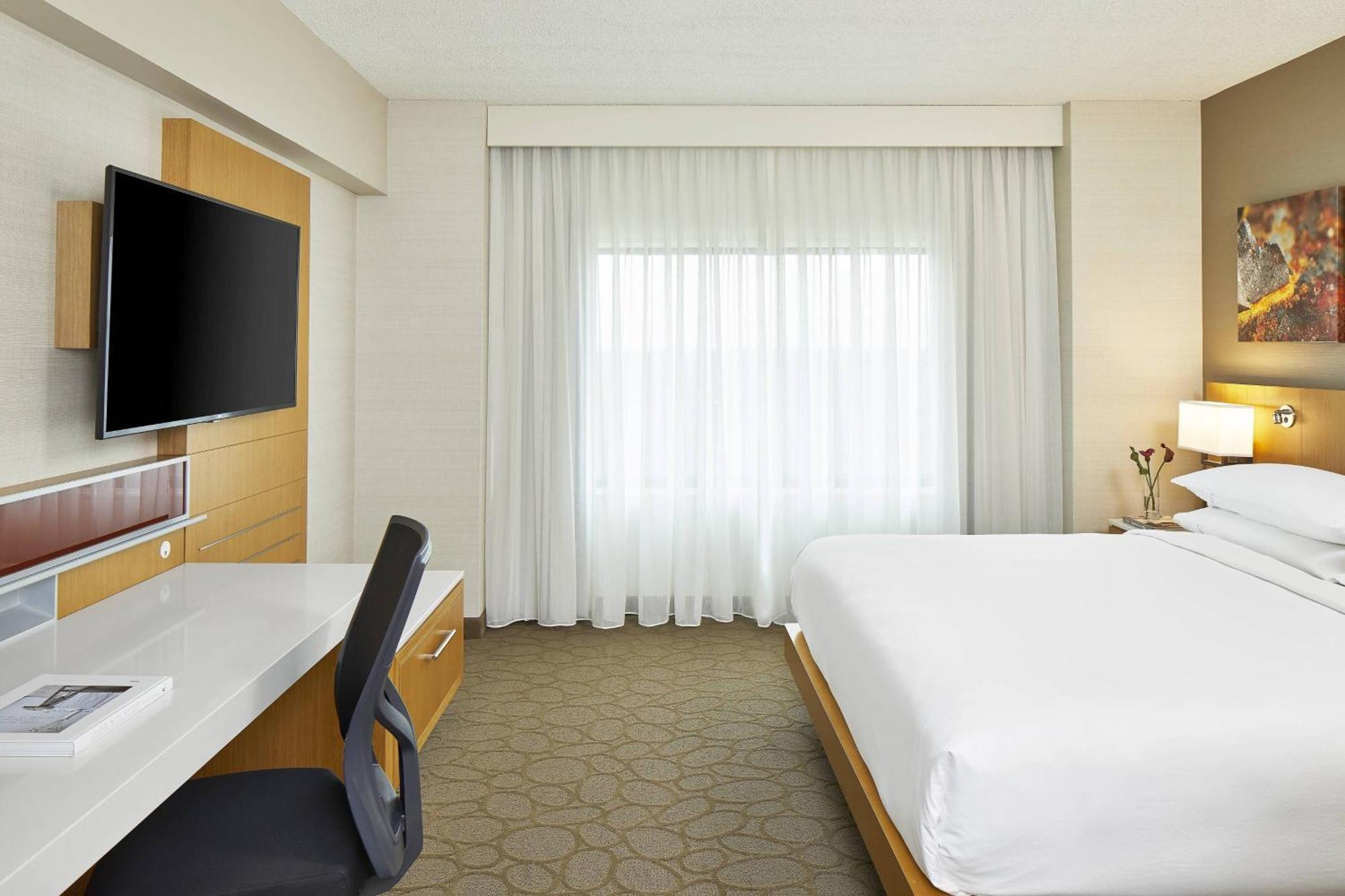 Renaissance Chicago 3*