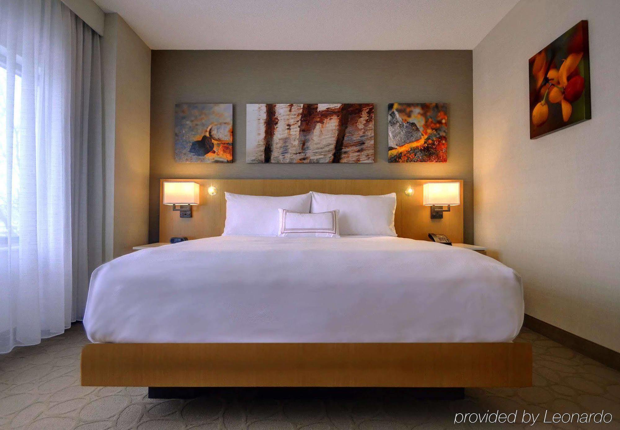 Renaissance Chicago Hotel 3*