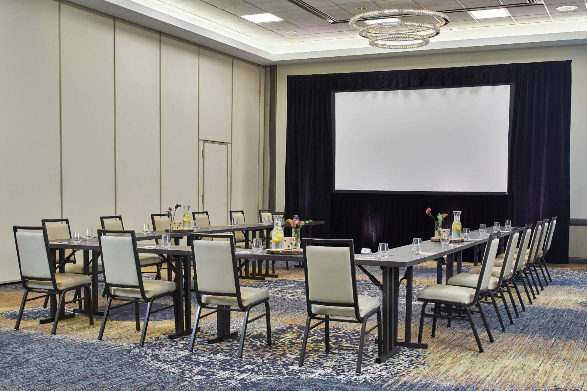 Hotel Renaissance Chicago 3*