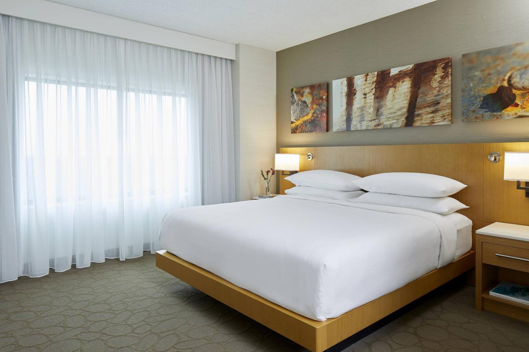 Renaissance Chicago Hotel 3*