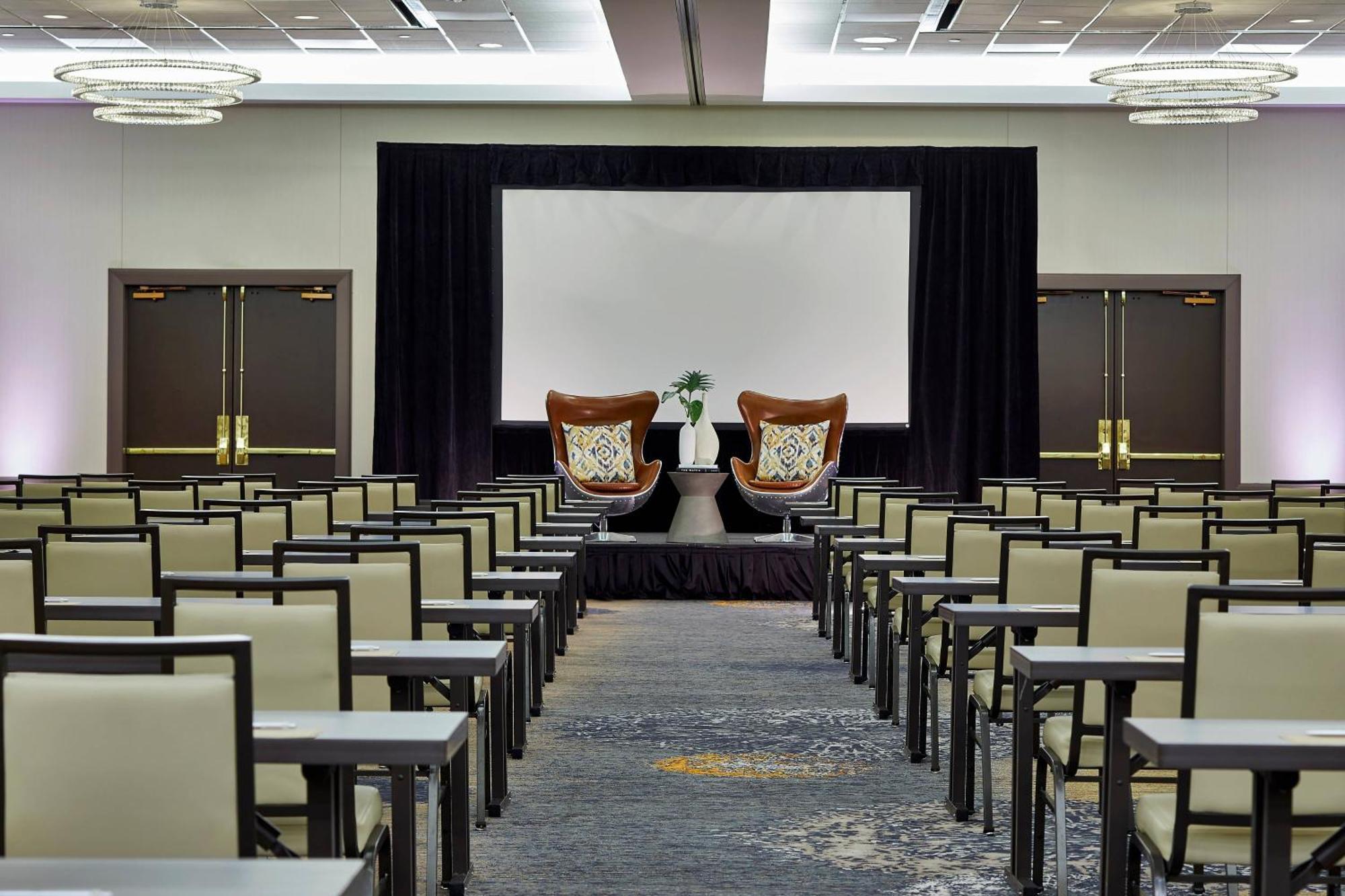 Hotel Renaissance Chicago 3*