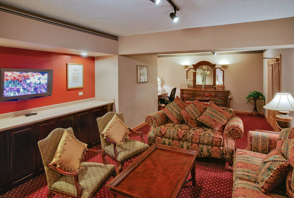 Renaissance Chicago 3*